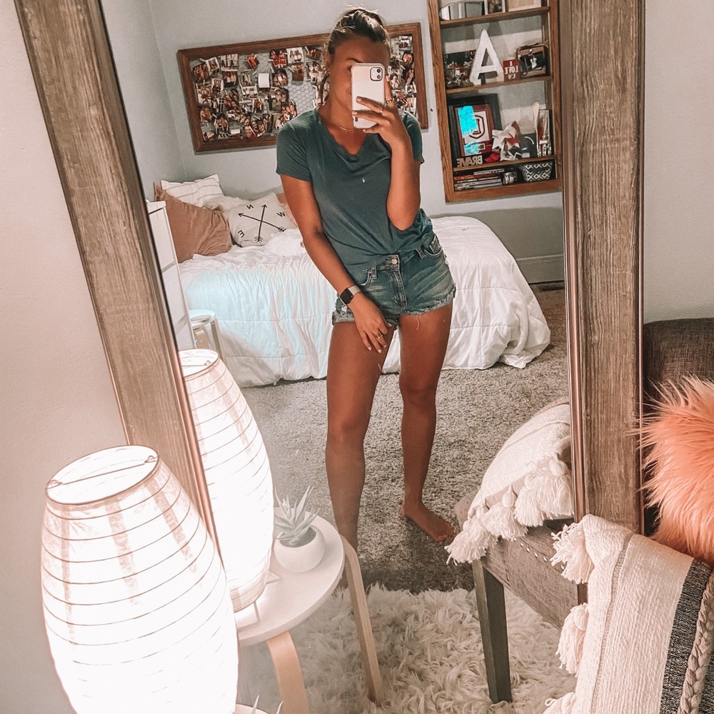 Washed blue basic v neck